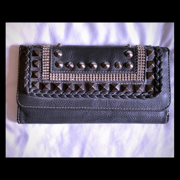 Beautiful studded clutch - Picture 1 of 5